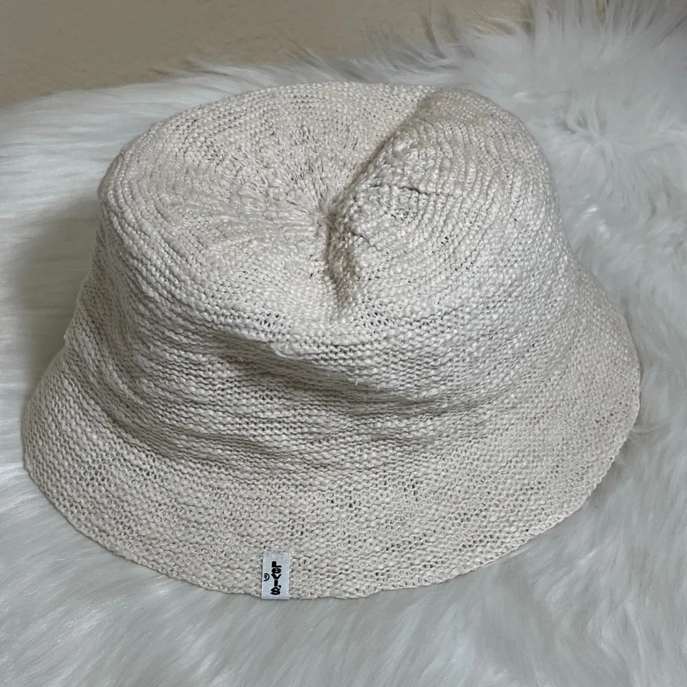 Levi’s Cream Bucket Hat